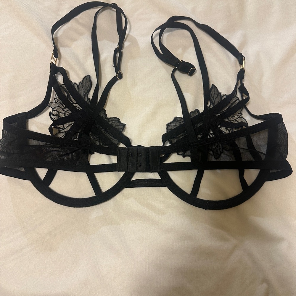 Bluebella for Victoria’s Secret unlined strappy basket bra. NWOT. 34dd